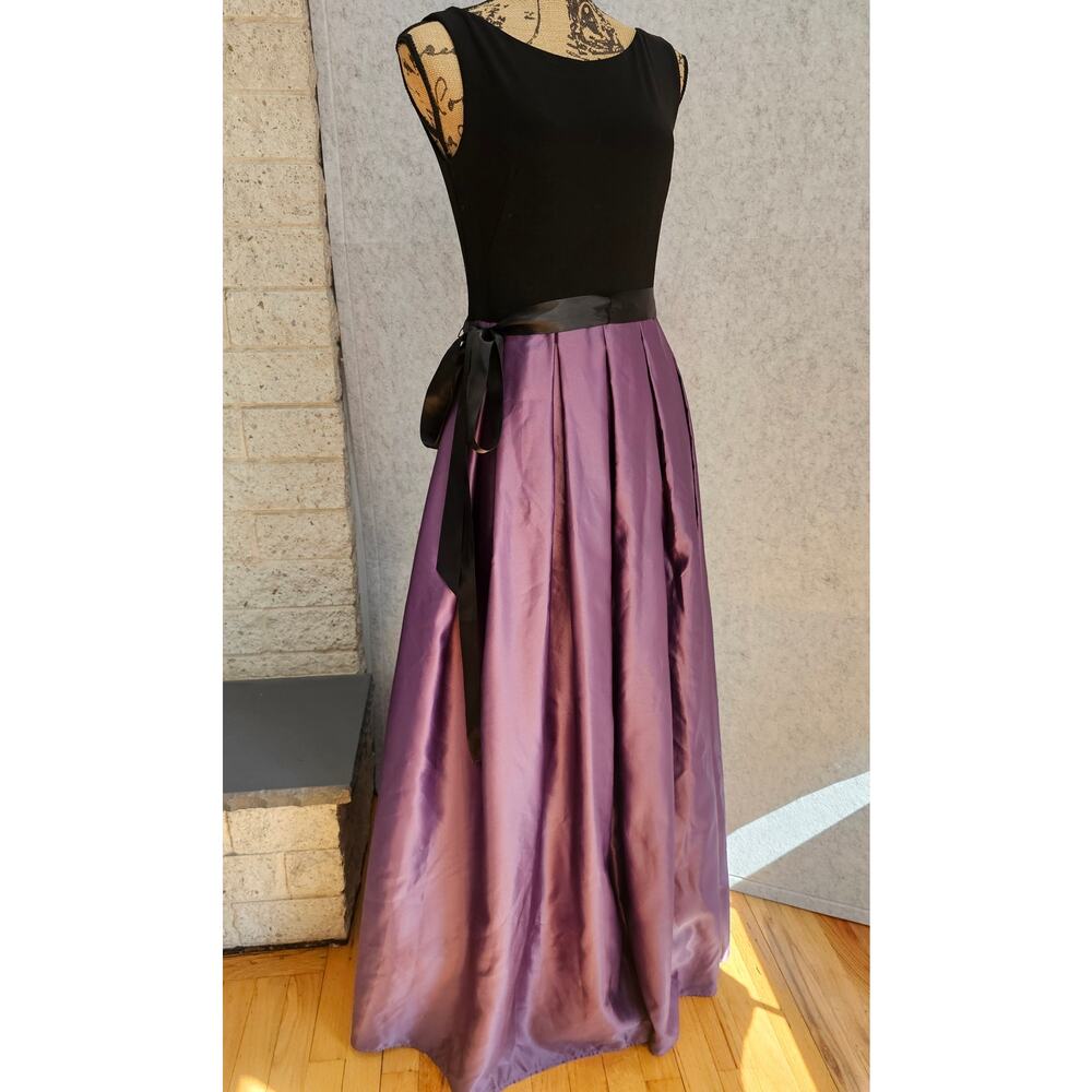 Betsy & Adam Dress, Prom, Wedding, Formal, Purple/ Black, Mesh Underskirt, Sz 6